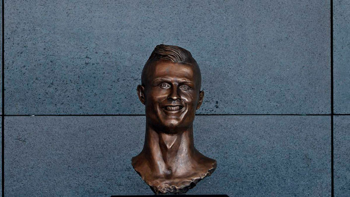 El busto de Cristiano Ronaldo en el aeropuerto de Madeira 