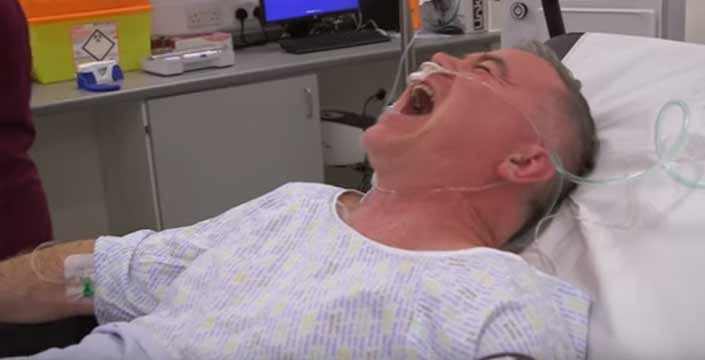 La curiosa reacción de un paciente cuando le dan ketamina para quitarle el dolor por una fractura de tobillo
