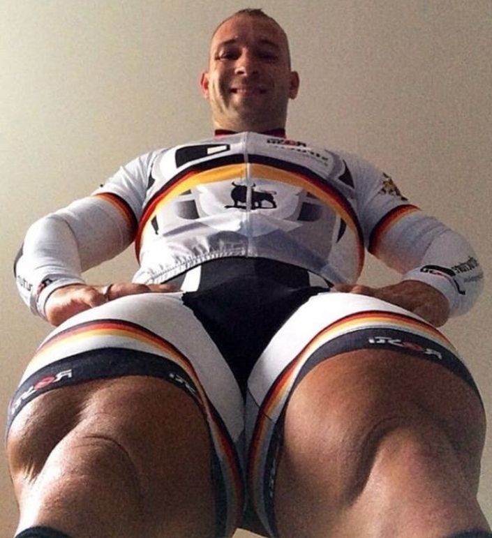 Los enormes muslos del ciclista profesional Robert Förstemann