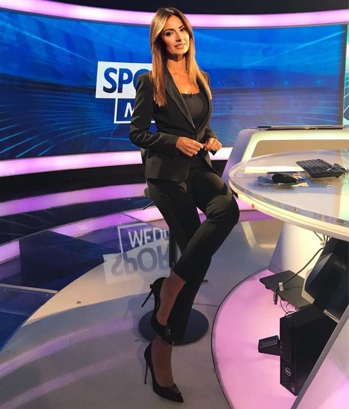 Monica Bertini La Sexy Periodista Italiana Cine Y Televisión