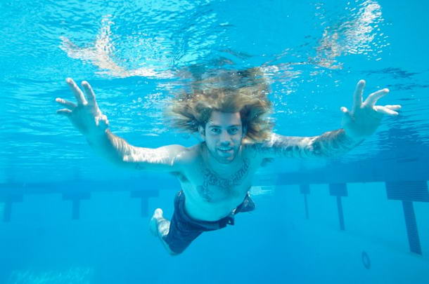 Así está el niño de la portada de 'Nevermind' de Nirvana en la actualidad