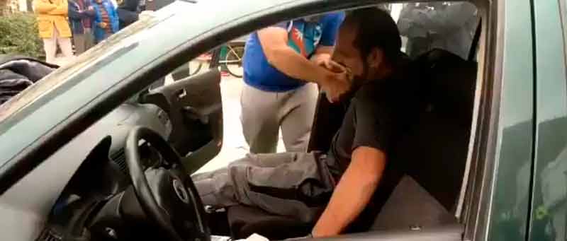 Destroza su coche en Valencia cuando la policía les pone una multa de tráfico