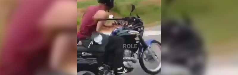 ¿Cómo hace un manco para conducir una moto?