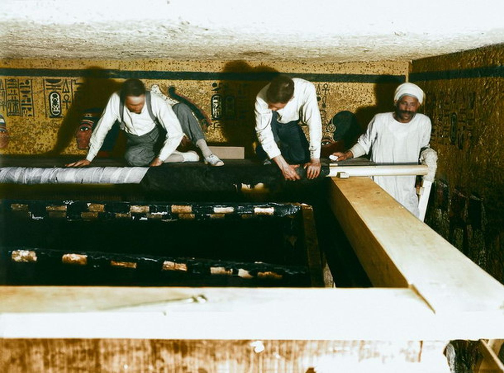 Fotografías a color del descubrimiento de la tumba de Tutankamón