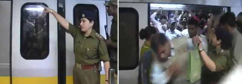 La policía india abofetea a los hombres que se suben al vagón de solo mujeres