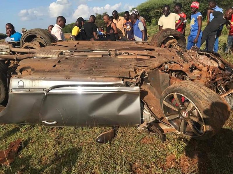 Dos niños ricos de Kenia estrellan un carísimo Bentley