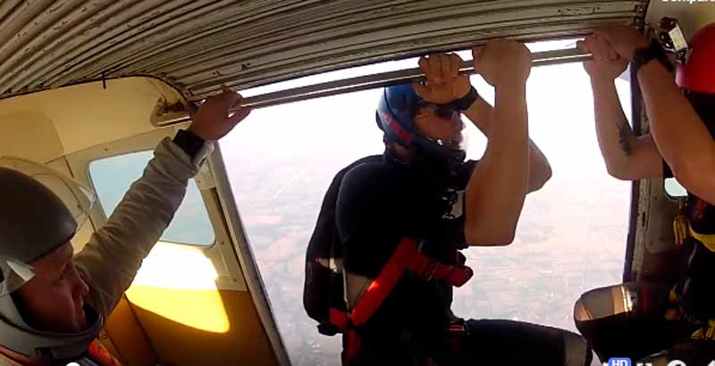 Choque entre dos paracaidistas a 3.000 metros de altitud
