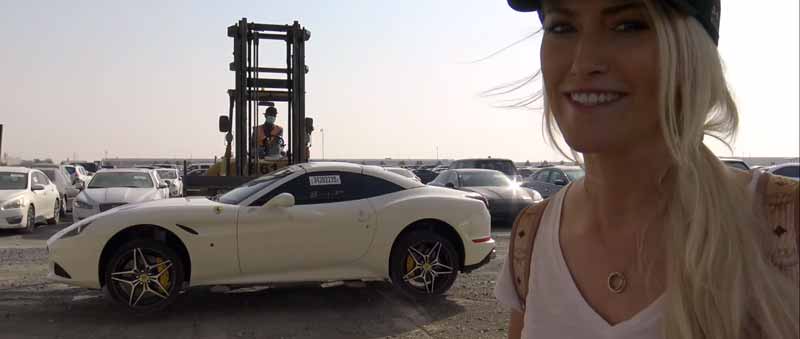 Un depósito lleno de coches de lujo abandonados en Dubai