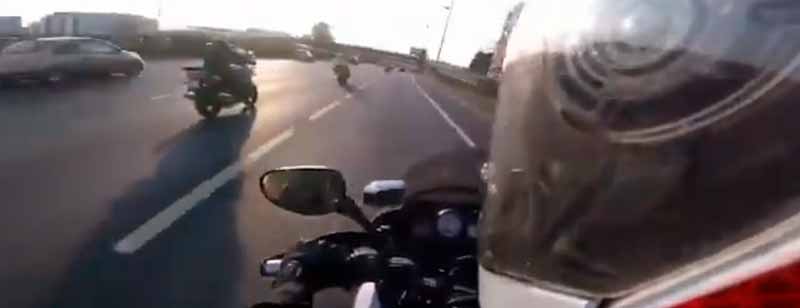 Persecuión policial de un motorista a gran velocidad en Francia