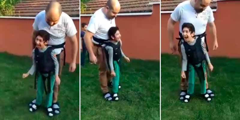Un padre fabrica un arnés para que su hijo con paralisis cerebral pueda jugar al fútbol