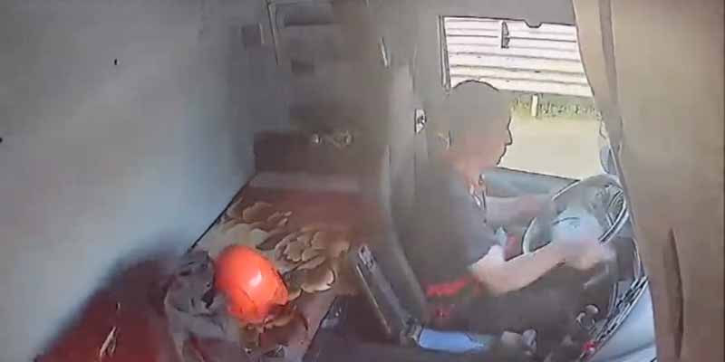 Un camionero ruso se queda dormido al volante
