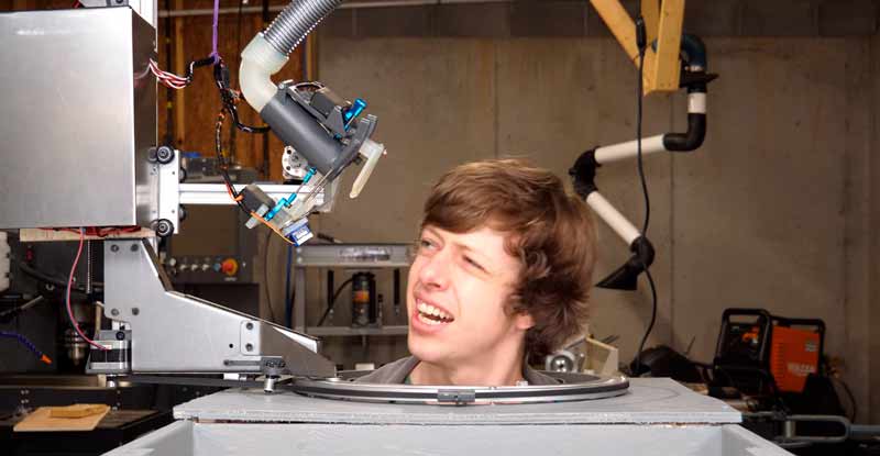 Fabrica un robot para cortarse el pelo