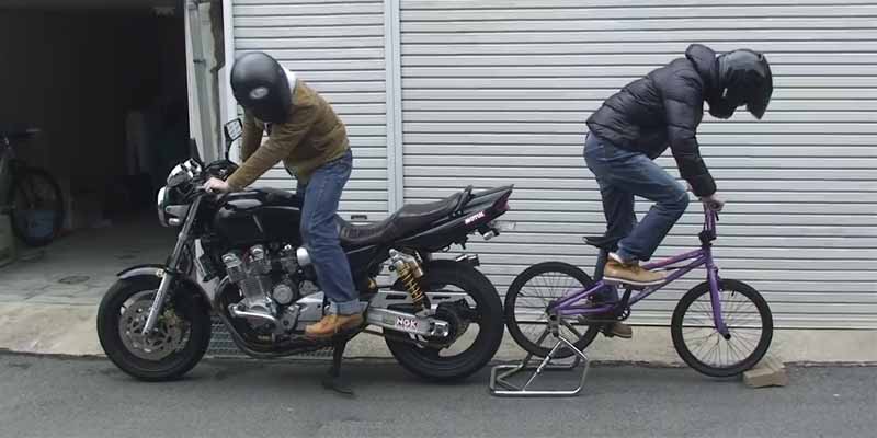 Arrancando la moto con una bicicleta