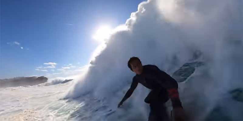 Así es coger olas en Nazaré, con las olas más grandes del mundo