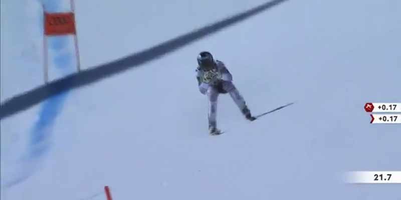 Este esquiador evita una caida de este modo tan increible cuando desciende a 120 km/h
