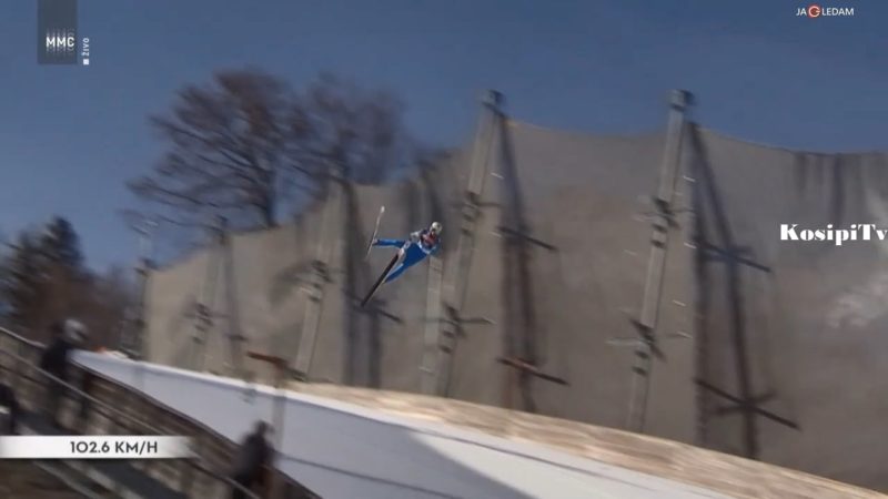 Tremenda caida de este saltador de esquí a más de 100 km/h