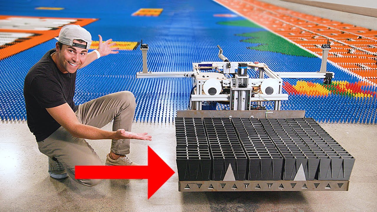 El exingeniero de la NASA Mark Rober fabrica un robot que bate el récord del mundo de colocar fichas de dominó