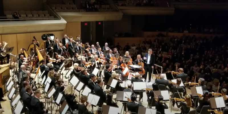 De este emotivo modo felicita la orquesta el 75 cumpleaños de su director