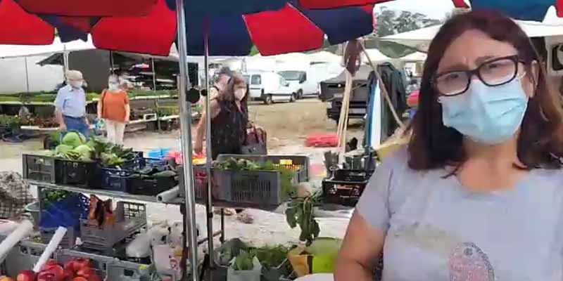 Pillada en directo robando zanahorias en el mercado