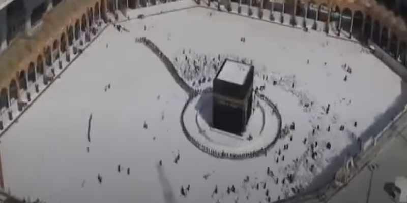 Así se limpia la Kaaba, el centro de La Meca, el corazón del Islam
