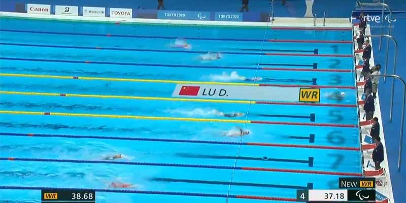 Nadadora sin brazos gana el oro en los Juegos Paralímpicos y bate el récord del mundo