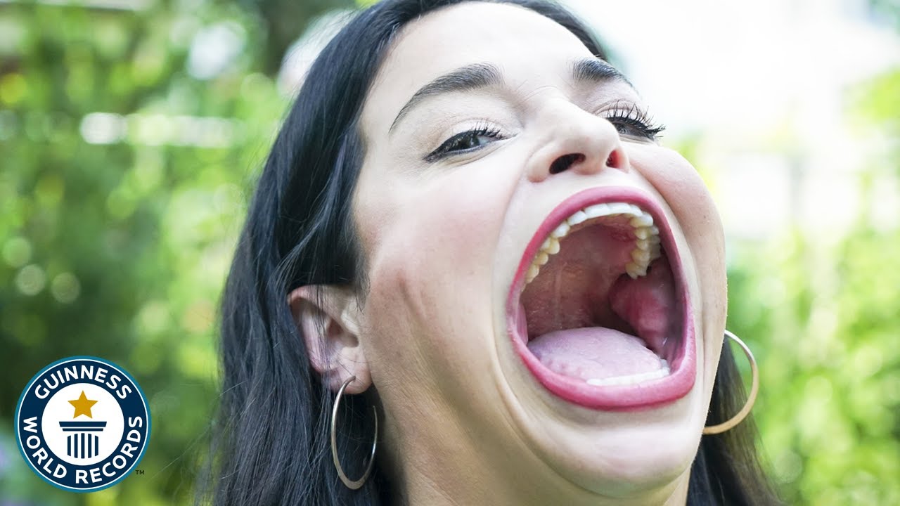 La mujer con la boca más grande del mundo