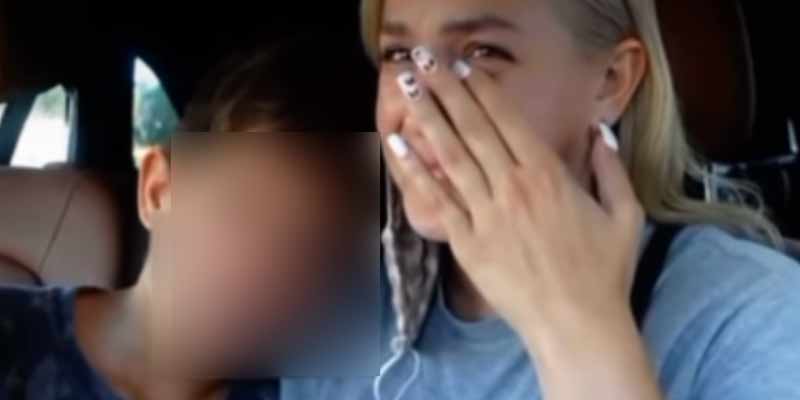 Una Youtuber publica un video sin querer en el que le dice a su hijo de 9 años que finja llorar para tener más visitas