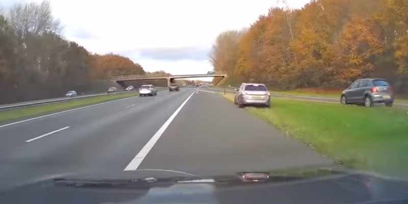 Cruza su coche para parar el vehículo de una conductora que se había desmayado al volante