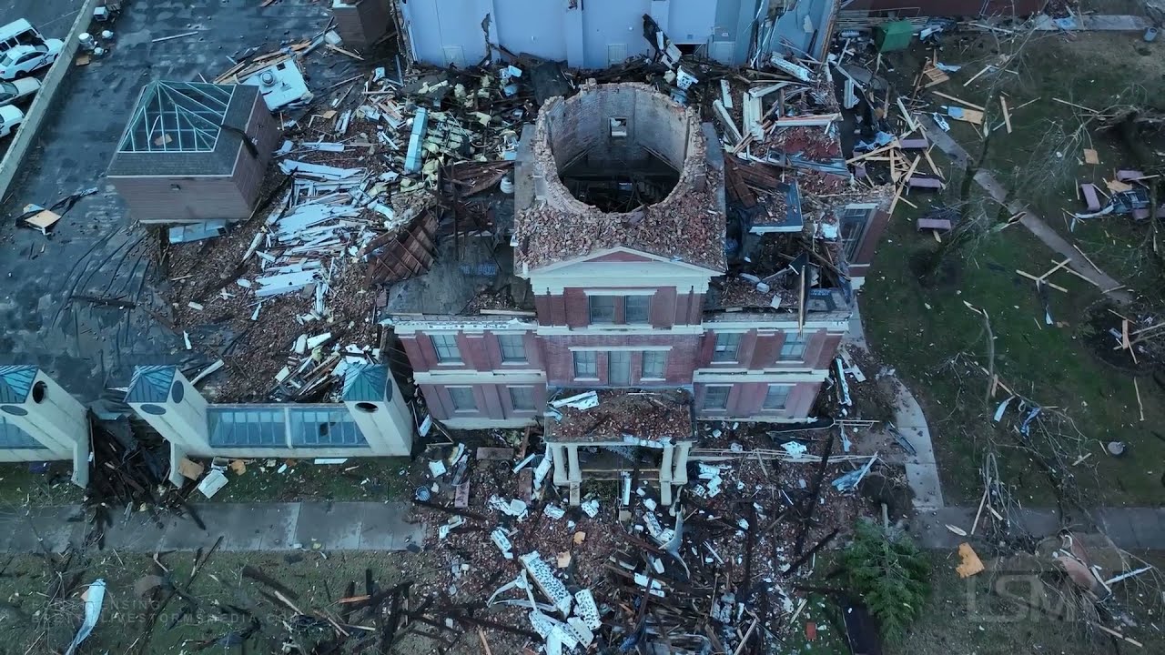 La devastación de un tornado en Kentucky que ha ocasionado más de cien muertos