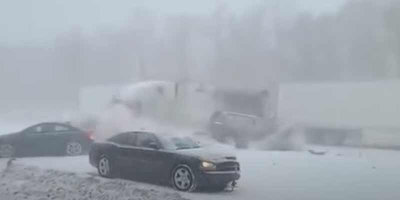 Colisión múltiple de más de 60 coches durante una nevada en Pensilvania