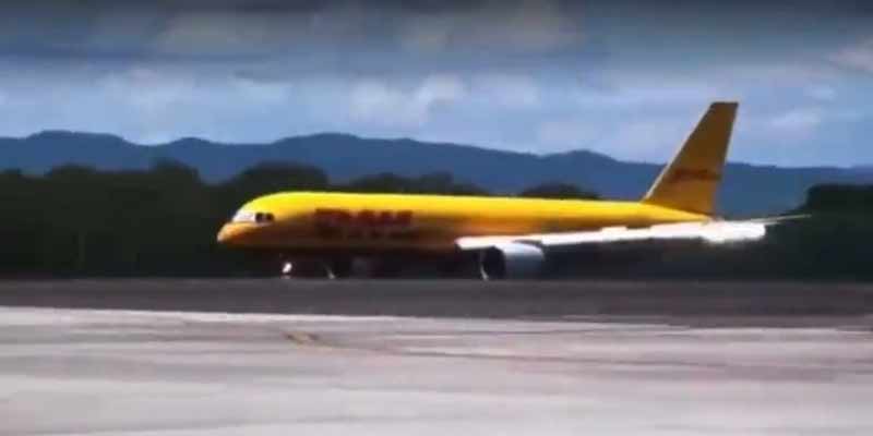 Video del momento del accidente del avión en Costa Rica que se parte en dos al salirse de la pista