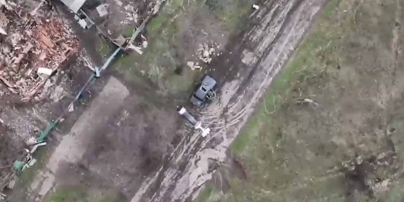 Así atacan los ucraniano a soldados rusos con drones civiles modificados para lanzar proyectiles