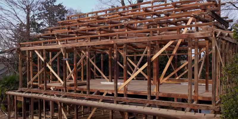 Desmontando una casa japonesa que se construyó hace 100 sin usar clavos