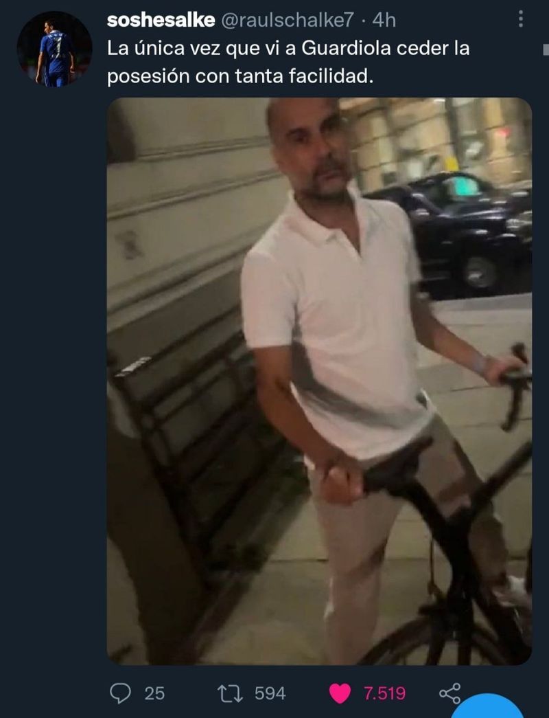 Un negro persigue a Guardiola en bicicleta para pedirle una foto y Guardiola cree que le quiere robar y le da la bicicleta
