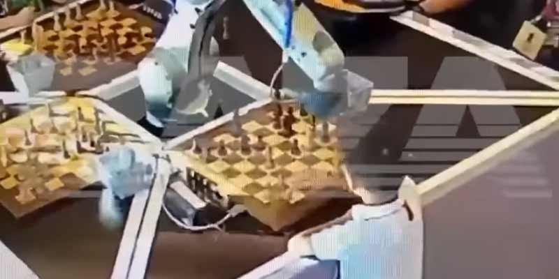 Un robot de ajedrez le rompe un dedo a un niño de 7 años