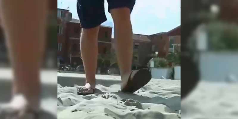 El drama de las sandalias en la playa