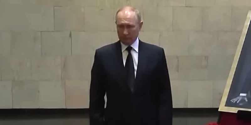Putin y su complejo de baja estatura ¿lleva tacones?