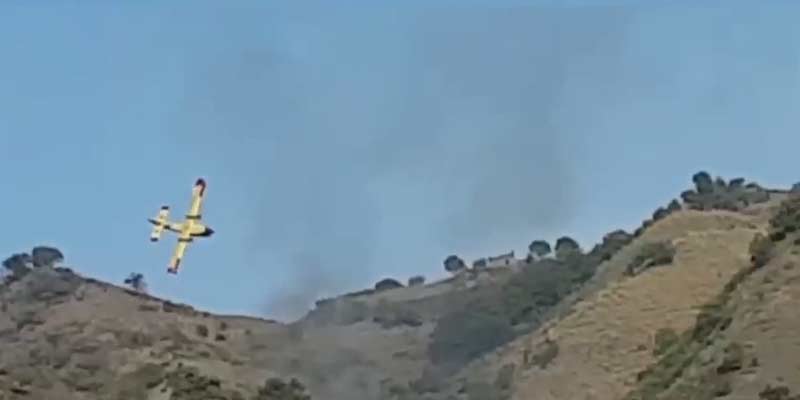 Un avión de extinción de incendios se estrella en la ladera del volcán Etna