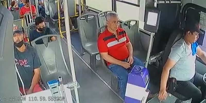 El conductor del autobús se queda dormido