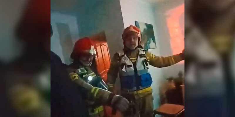 Los vecinos llaman a los bomberos porque había un incendio en una casa
