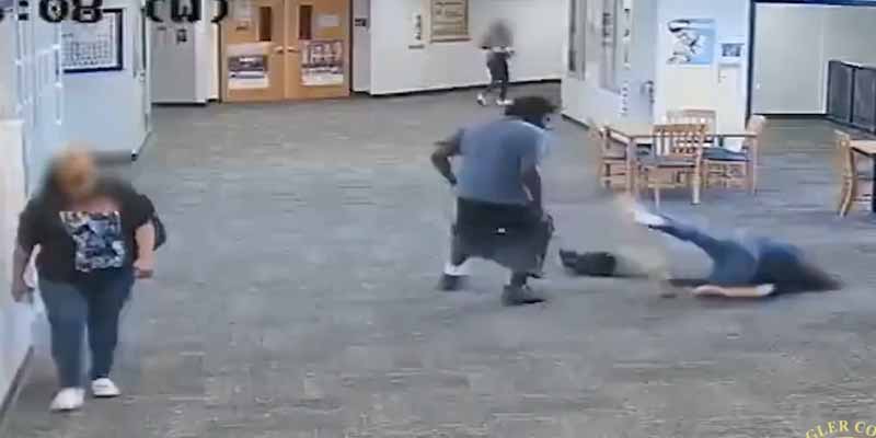 Un estudiante golpea brutalmente a su profesora por quitarle la Nintendo Switch en clase