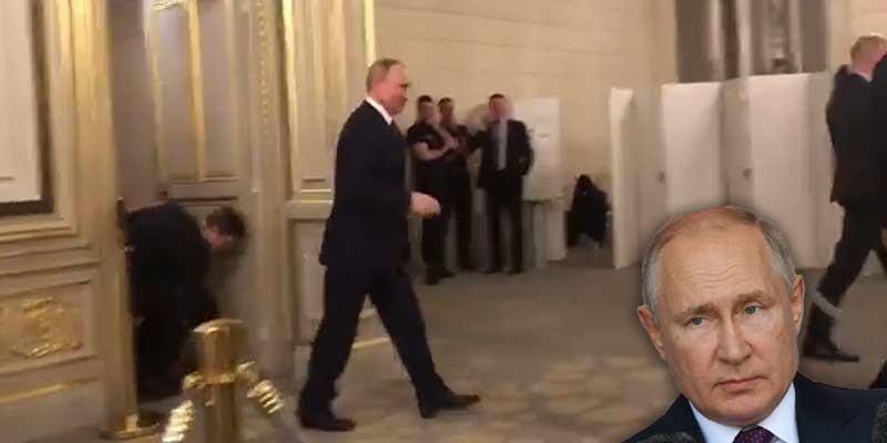 Putin viaja con su propio inodoro y un equipo que se deshace de sus heces