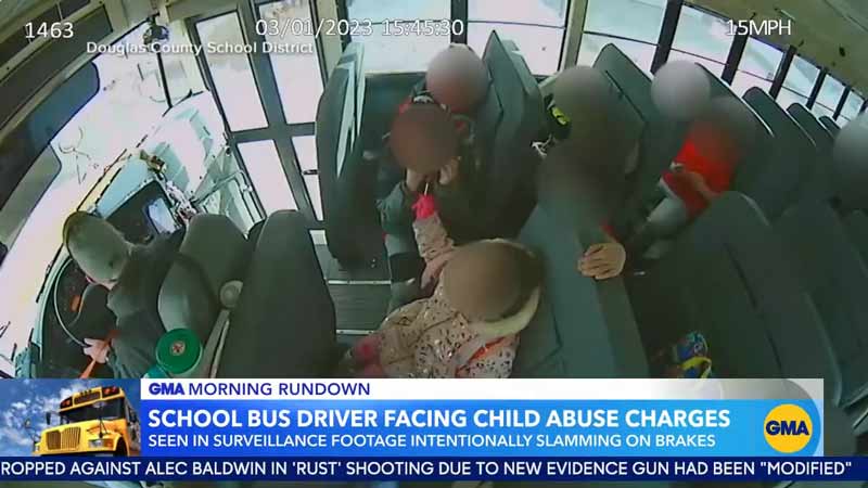 El conductor de un autobús escolar se enfrenta a cargos por poner en peligro a los niños para intentar darles una lección