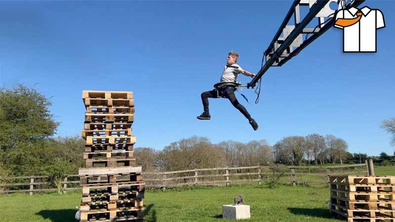 El invento loco de internet construye una máquina de salto antigravedad