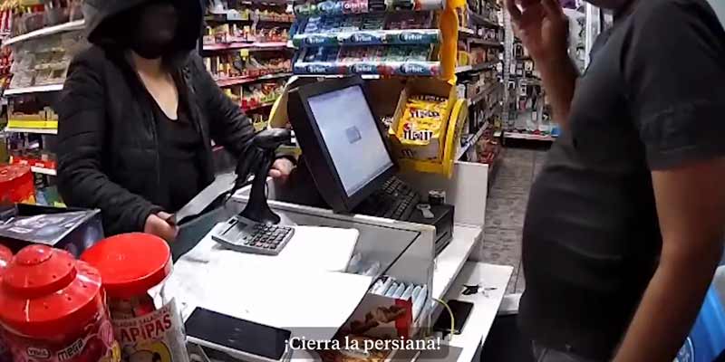El surrealista atraco con cuchillo en mano en una tienda en Barcelona: "Me voy porque me está entrando un ataque de ansiedad"