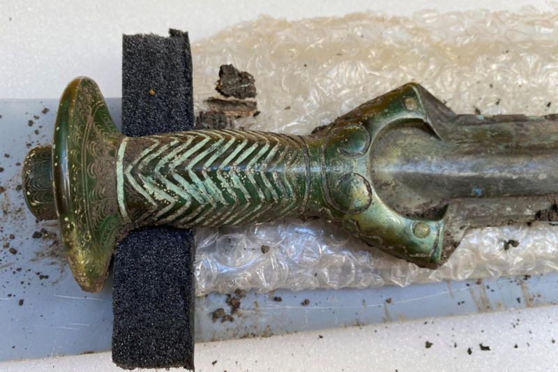 Desenterrada una espada de 3.000 años de antigüedad en perfecto estado