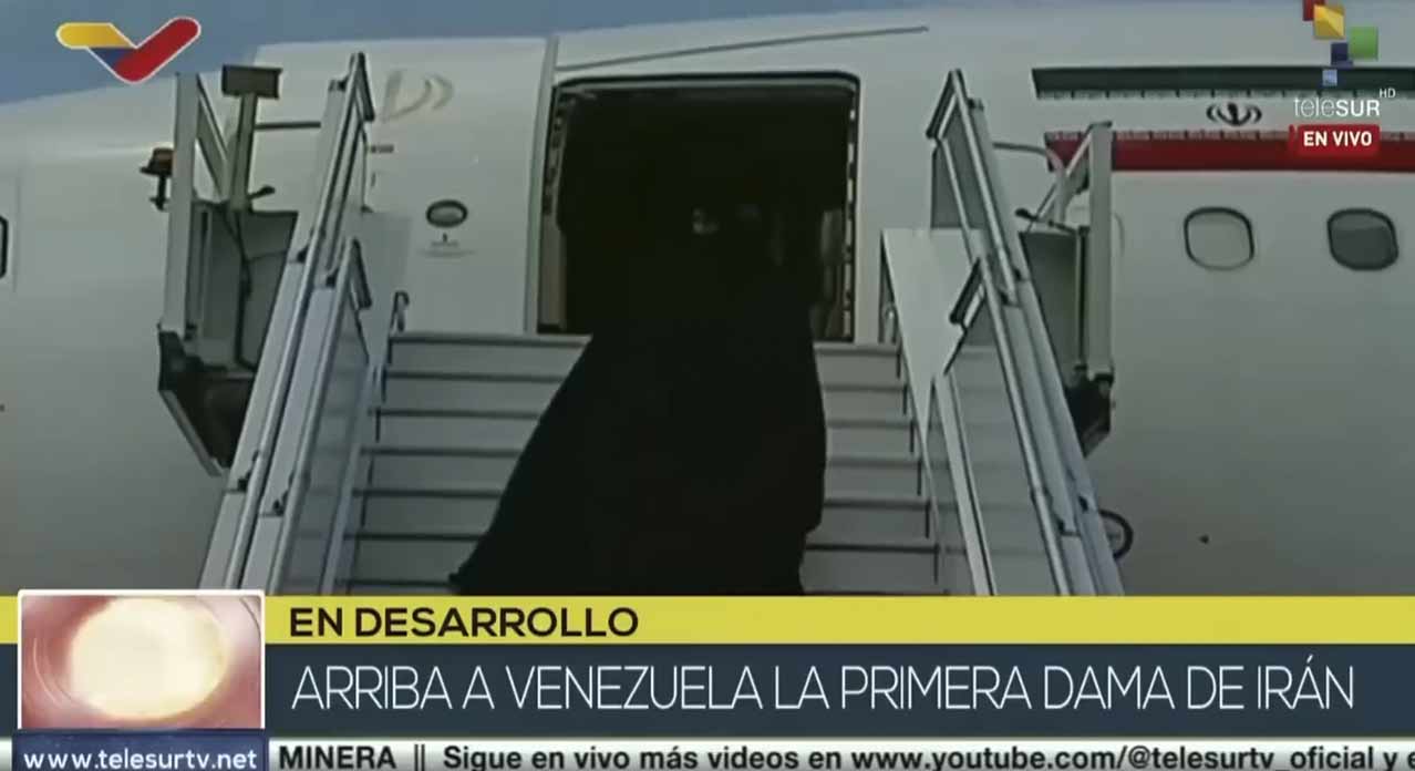 La primera dama de Irán llegando a Venezuela