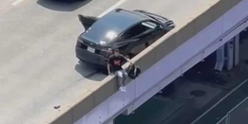Un sospechoso de haber apuñalado a un conductor de Uber salta desde un puente para escapar