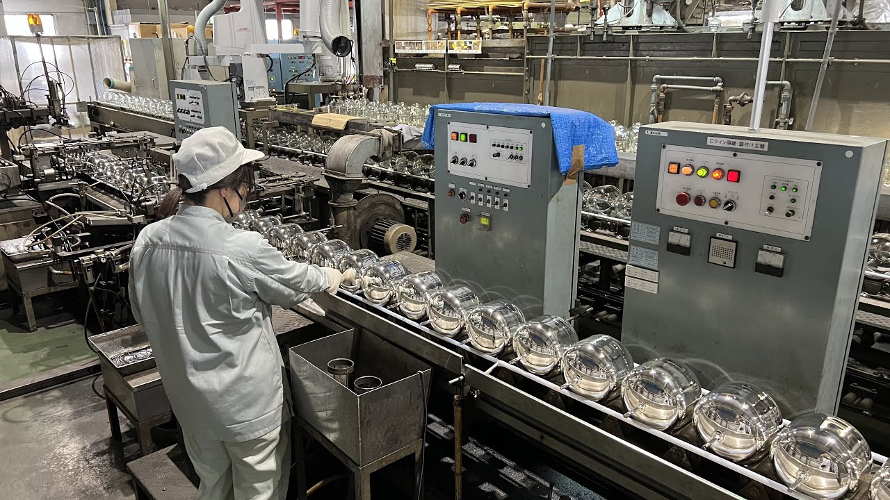 En esta fábrica japonesa llevan 105 años fabricando termos