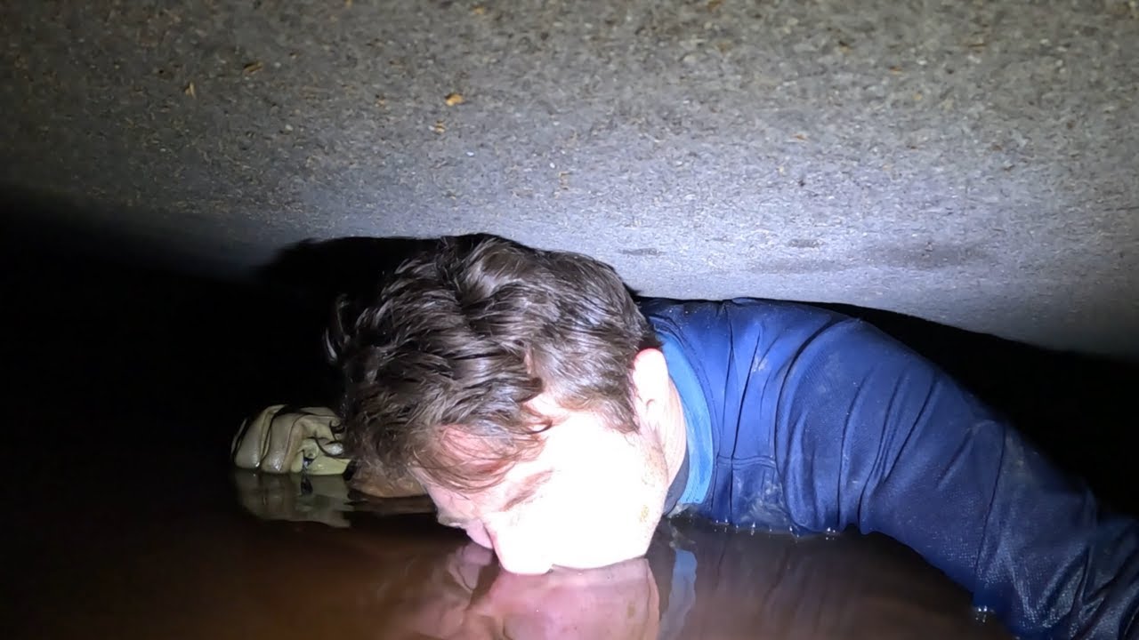 No apto para claustrofóbicos: Se queda atascado mientras explora una cueva
